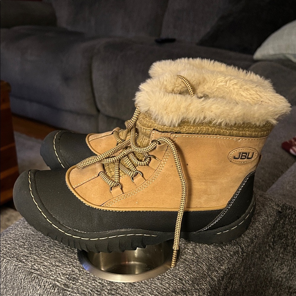 JBU Women's Cozy Tan and Black Winter Boots
